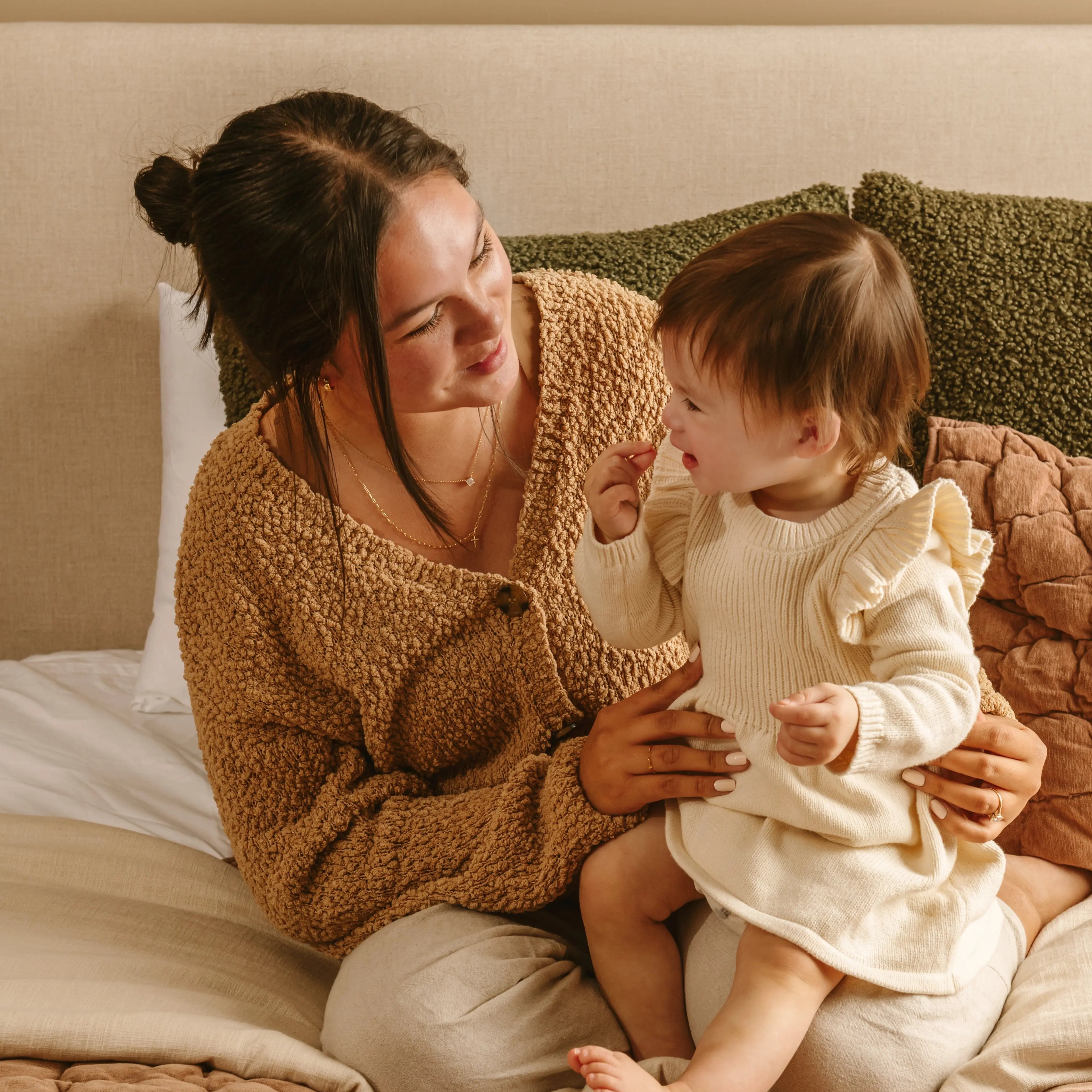 Bringing-Home-Baby-2-or-more-Embracing-the-Chaos-and-Finding-Your-New-Normal Le Lolo