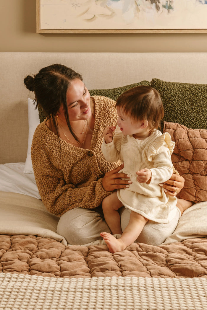 Bringing-Home-Baby-2-or-more-Embracing-the-Chaos-and-Finding-Your-New-Normal Le Lolo