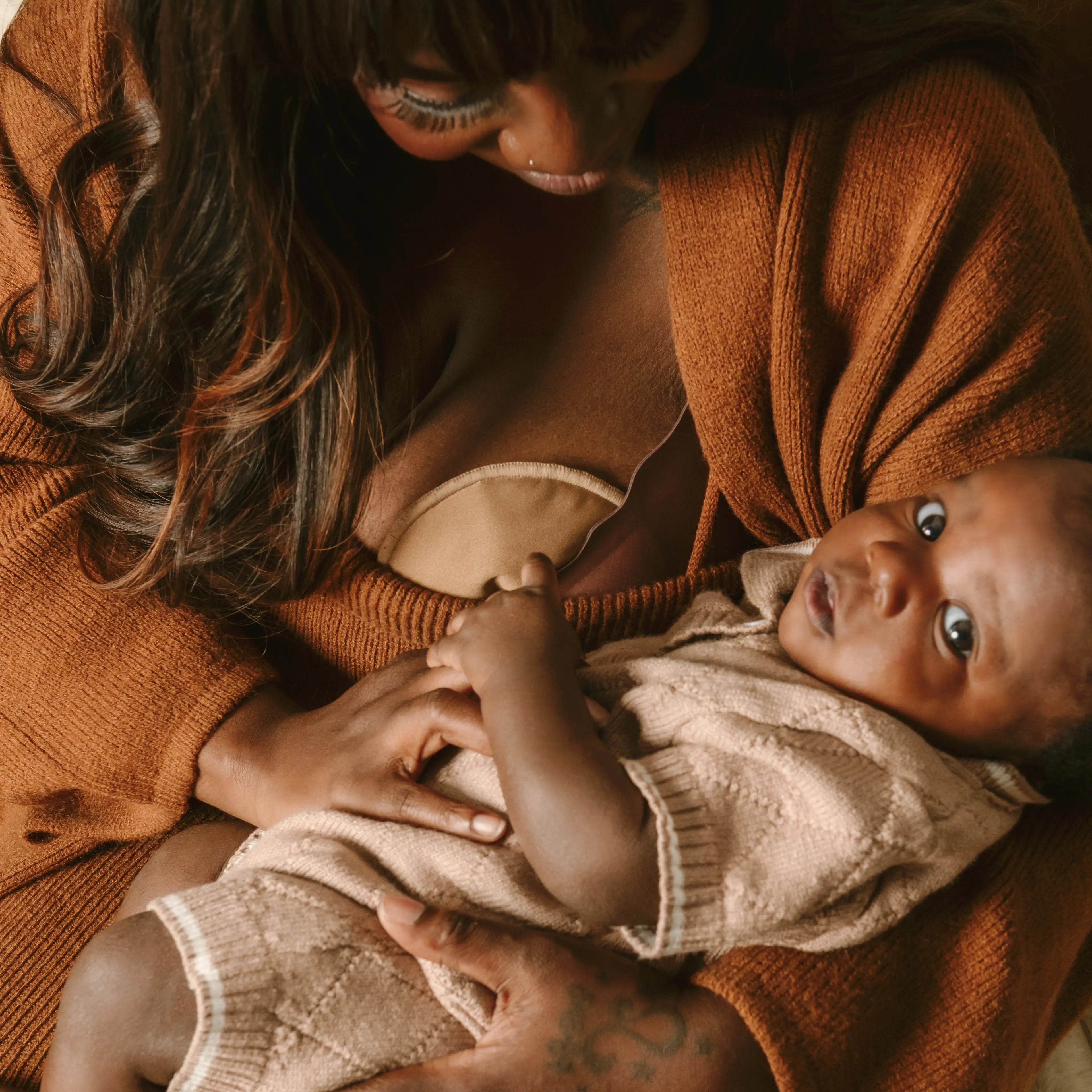 Expert-Tips-on-Breastfeeding-Positions-by-IBCLC-Clara-Day Le Lolo