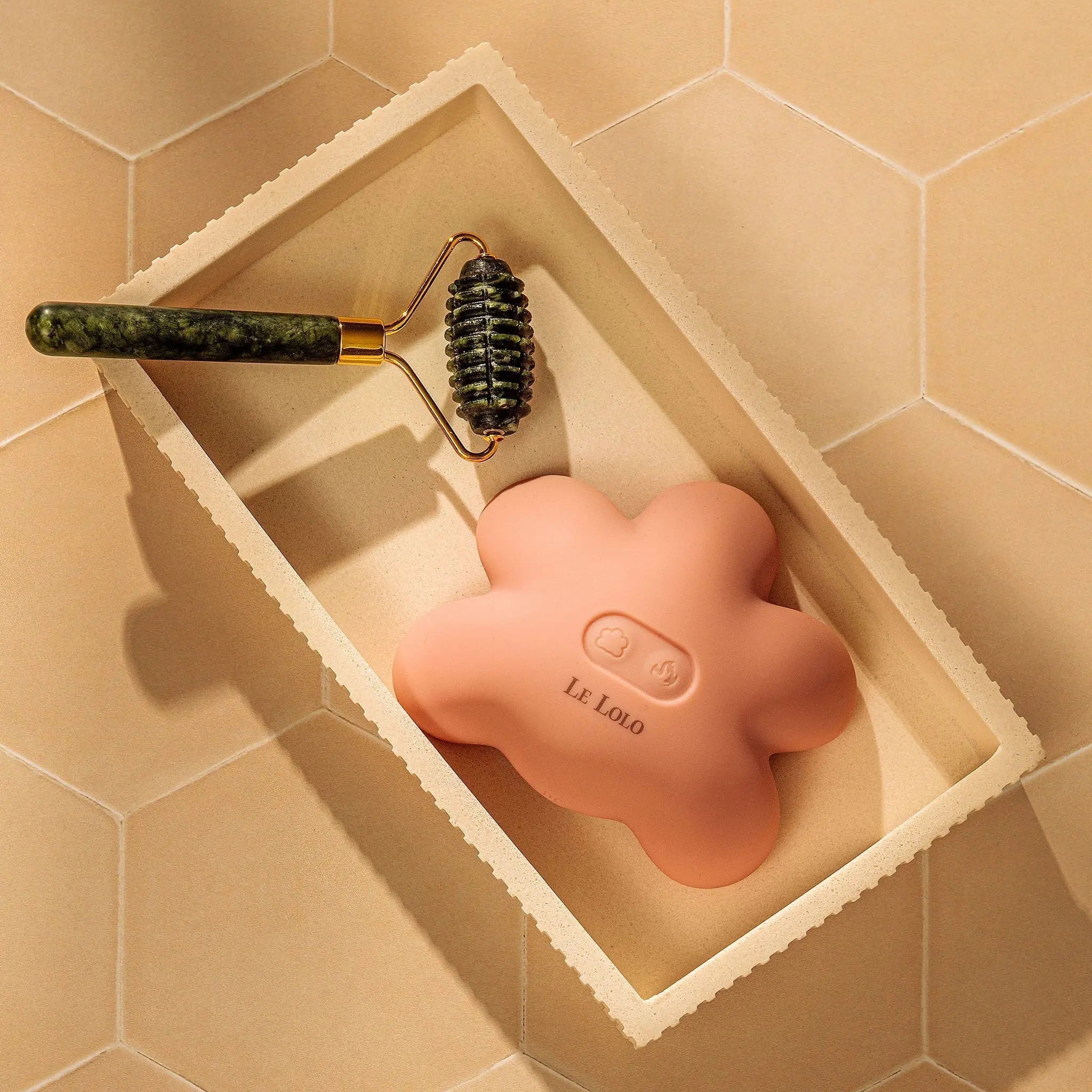 Lactation-Massager.-Breastfeeding-Massager.-Boob-Massager.-Yes-You-Need-One.-Here-is-Why. Le Lolo