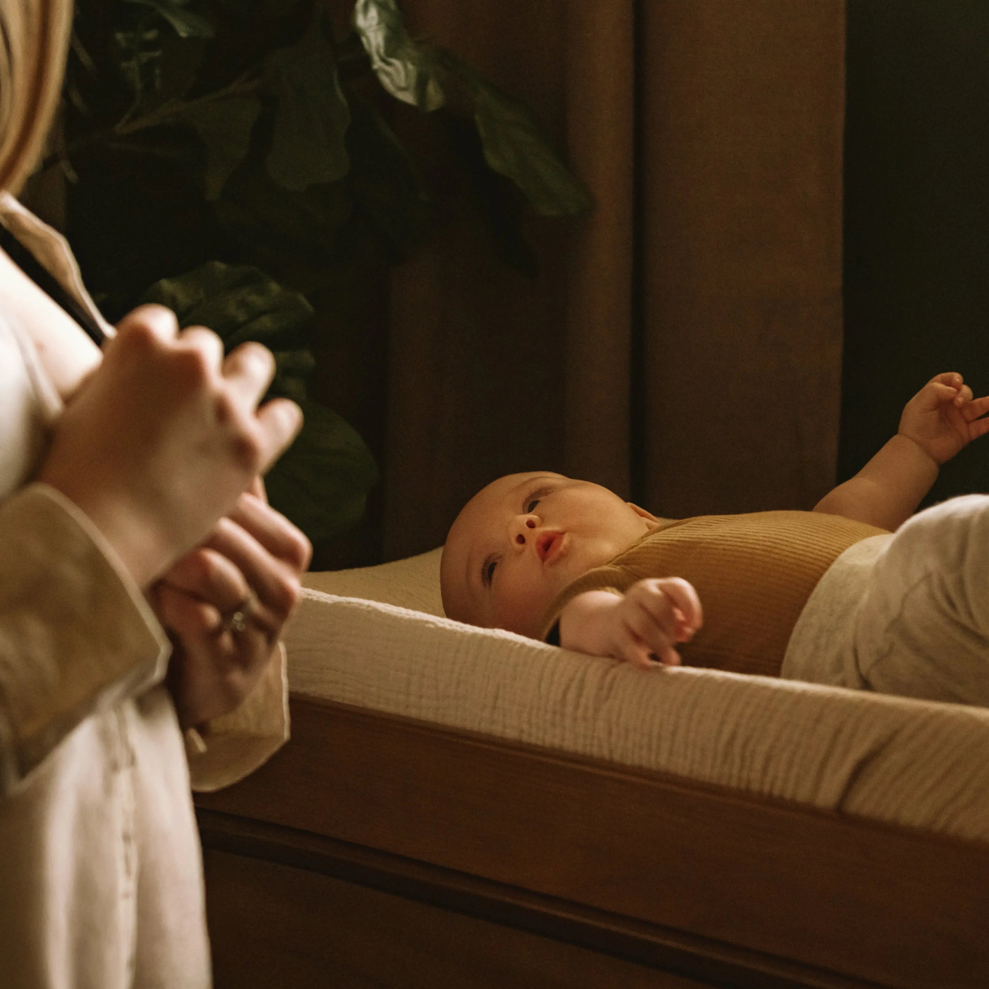 Embracing-the-Power-of-Skin-to-Skin-Contact-and-Breastfeeding-A-Bond-Like-No-Other Le Lolo