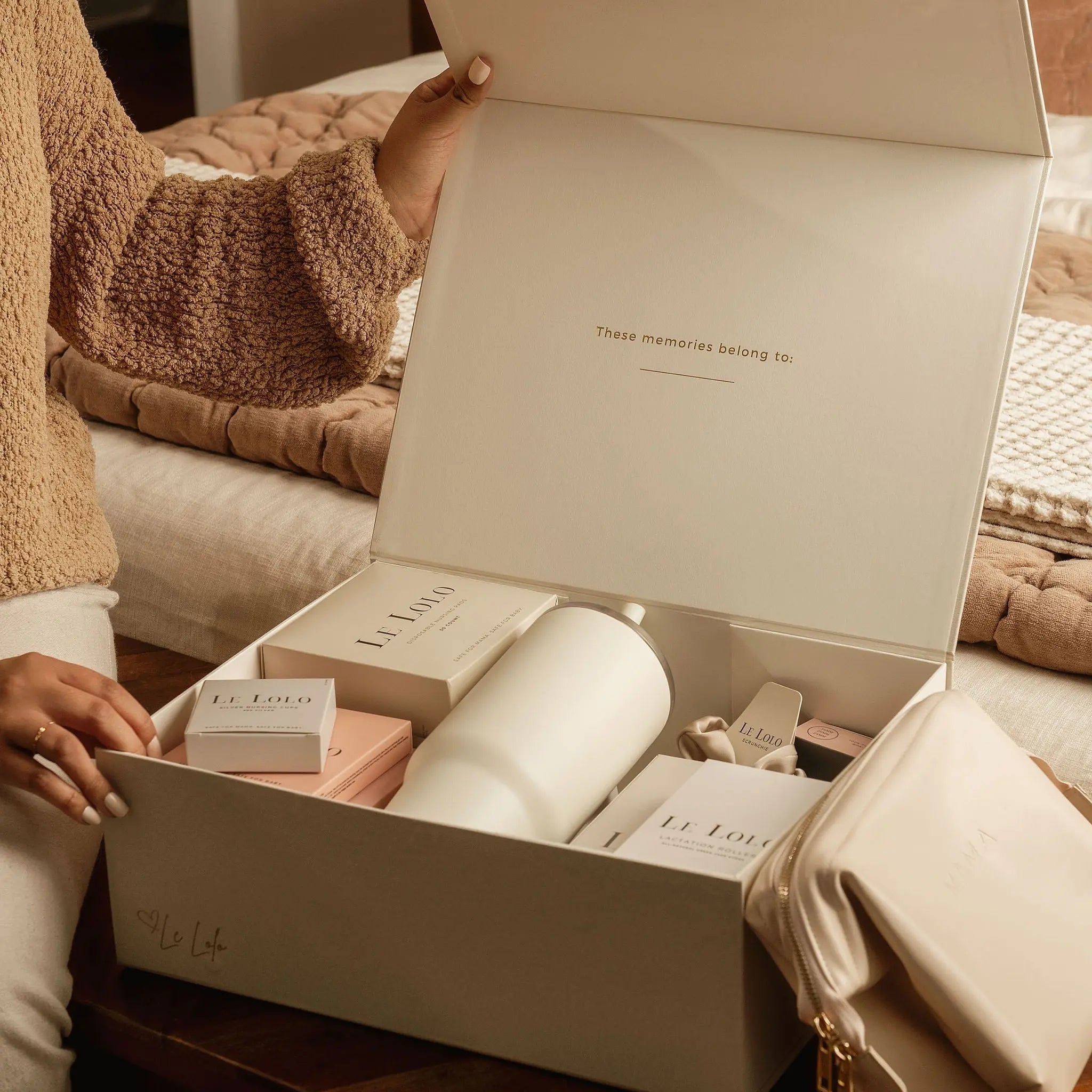 Searching-For-The-Best-Christmas-Gift-For-A-Pregnant-Mom-or-New-Mom-In-Your-Life-We-ve-Got-You-Covered. Le Lolo