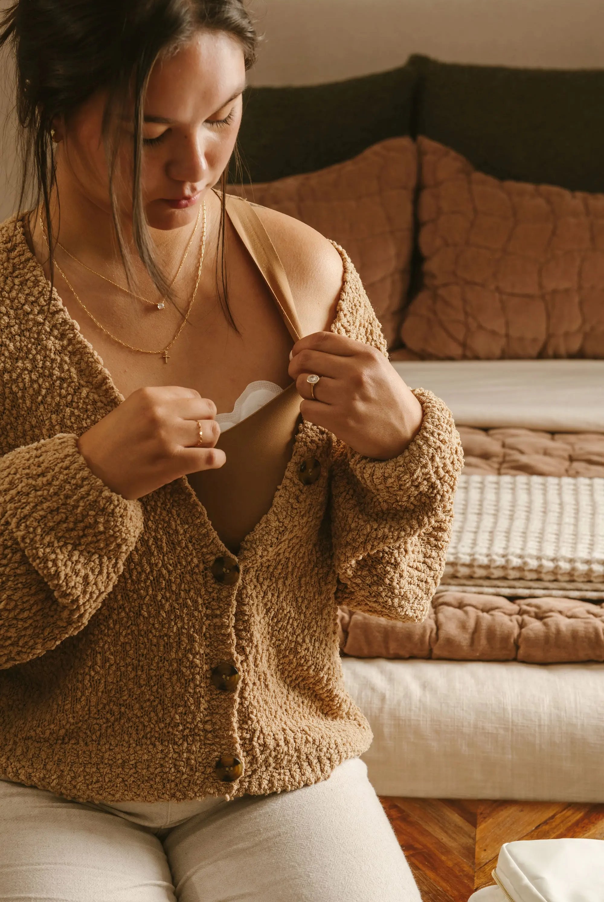 Disposable breast pads with floral design