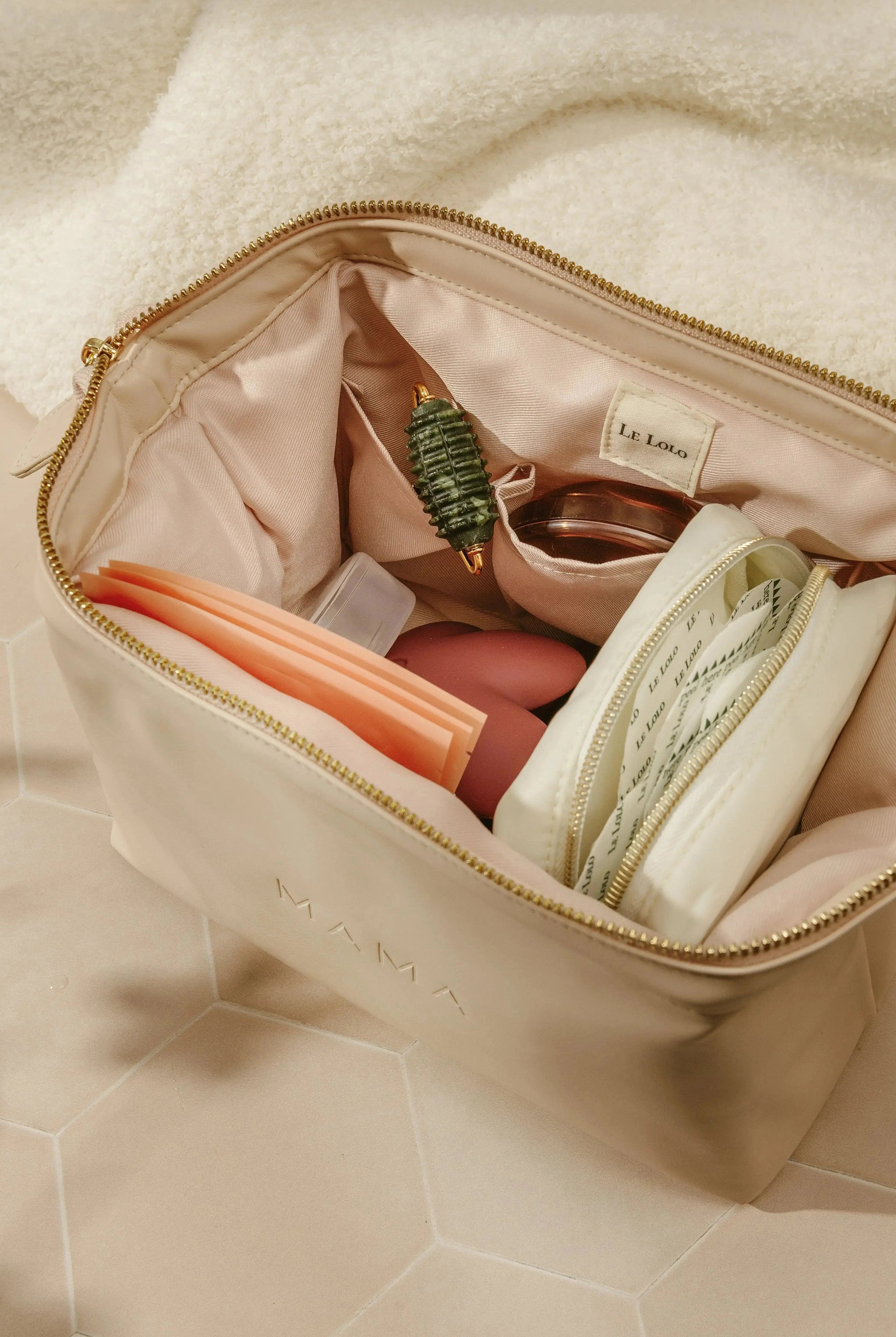 Leather mama carrying bag – waterproof diaper pouch and baby essentials organizer for new moms by Le Lolo