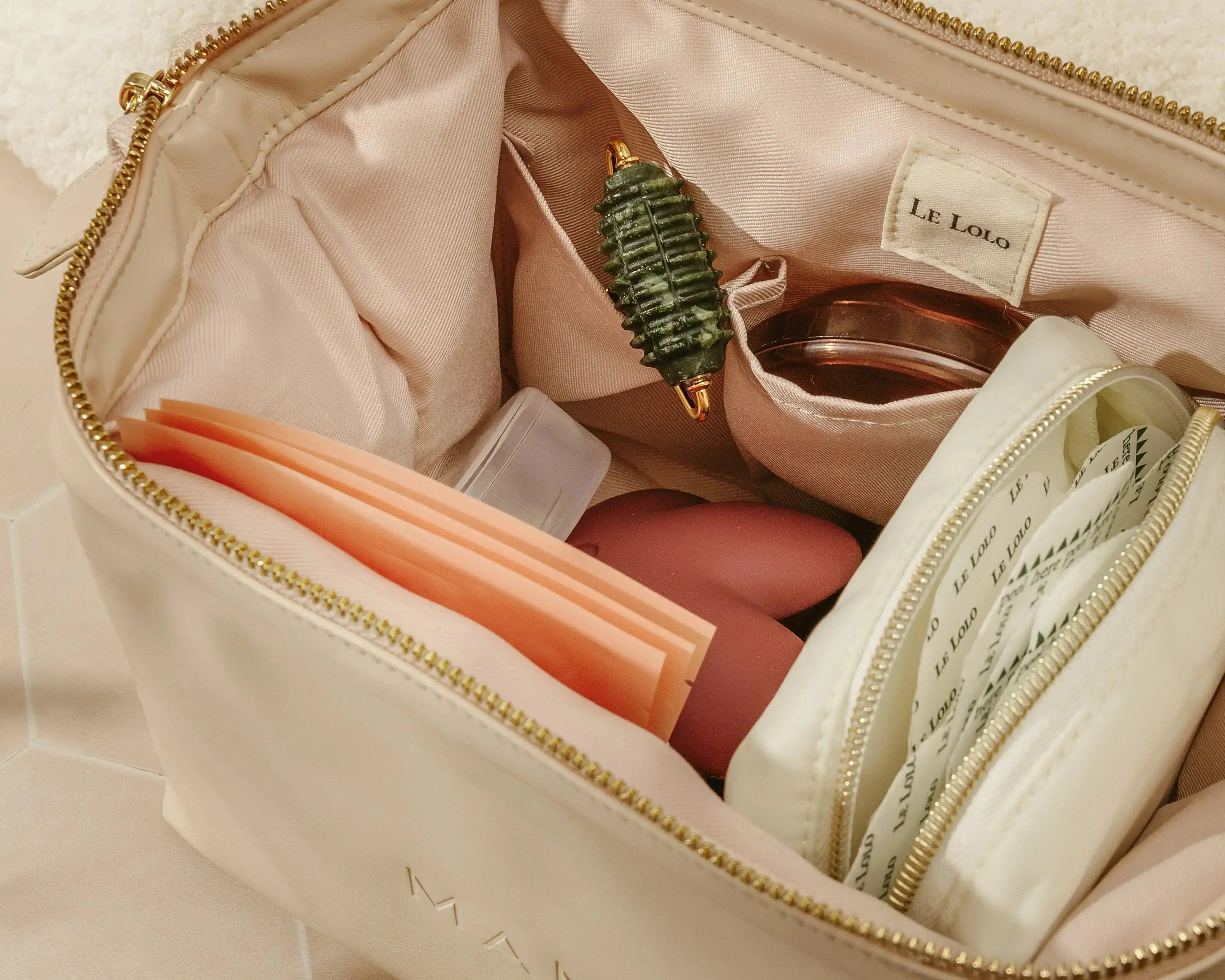 Leather mama carrying bag – waterproof diaper pouch and baby essentials organizer for new moms by Le Lolo