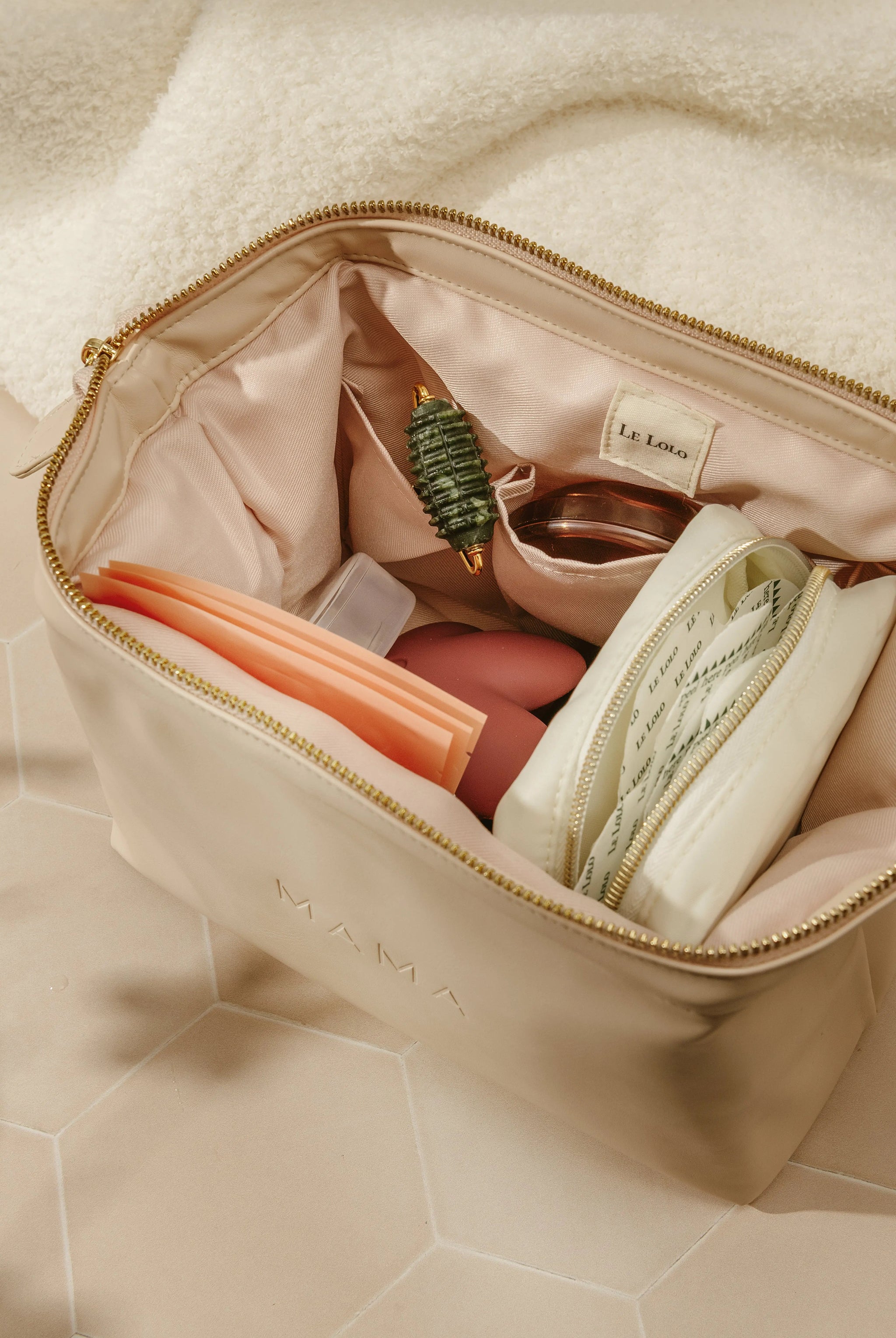 Thoughtfully curated nursing set for early breastfeeding days