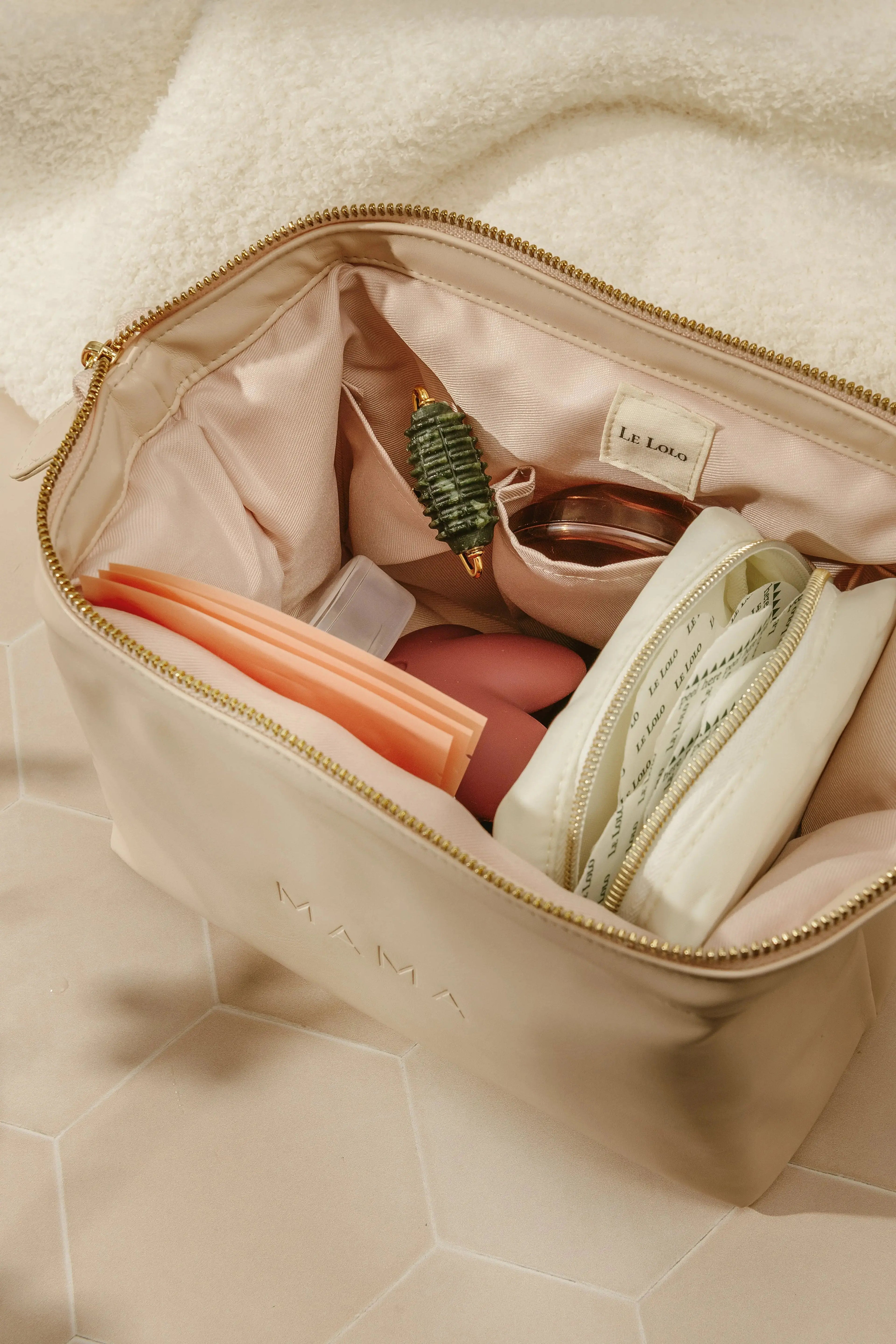 Thoughtfully curated nursing set for early breastfeeding days