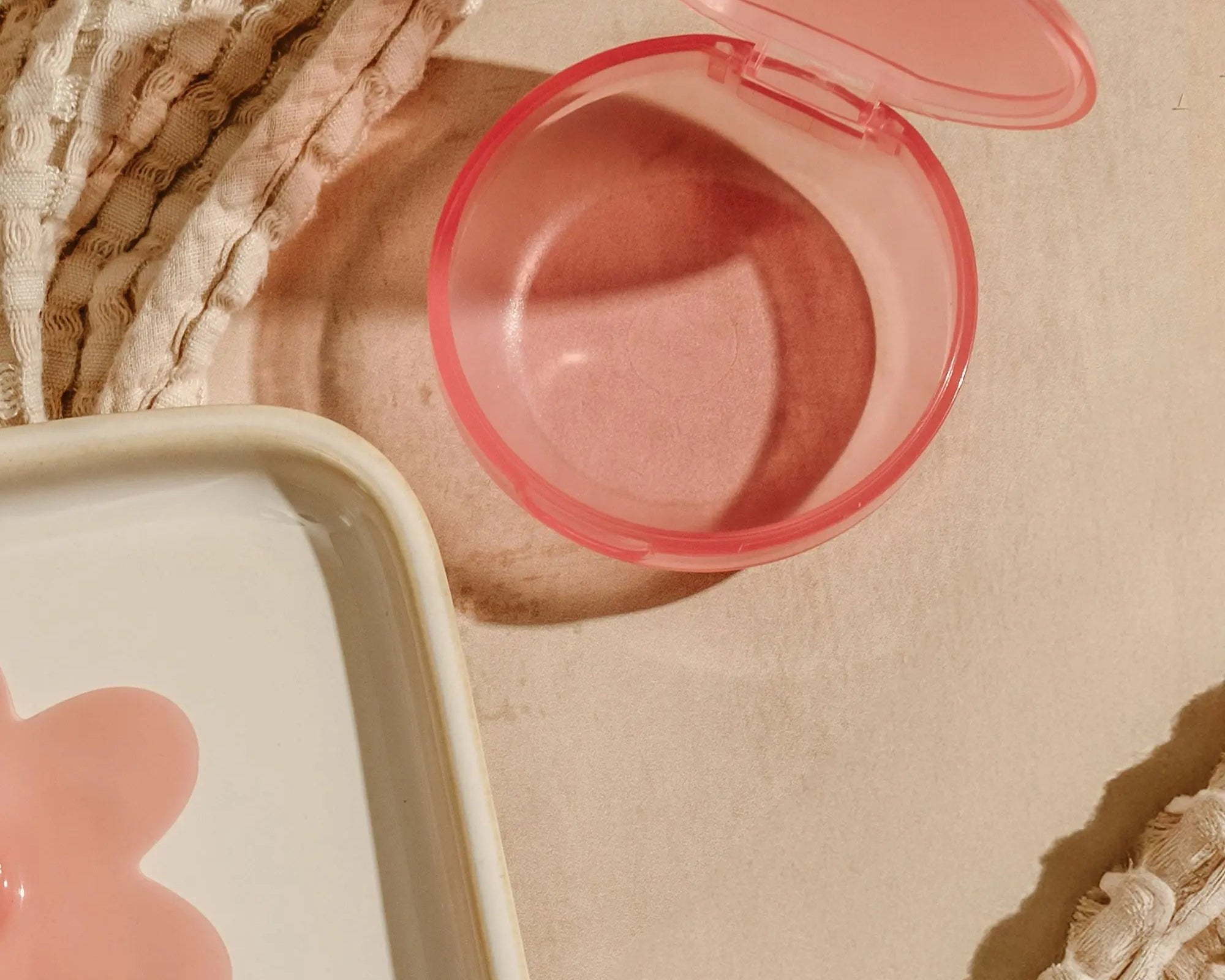 Travel storage case – durable and lightweight accessory for breastfeeding moms