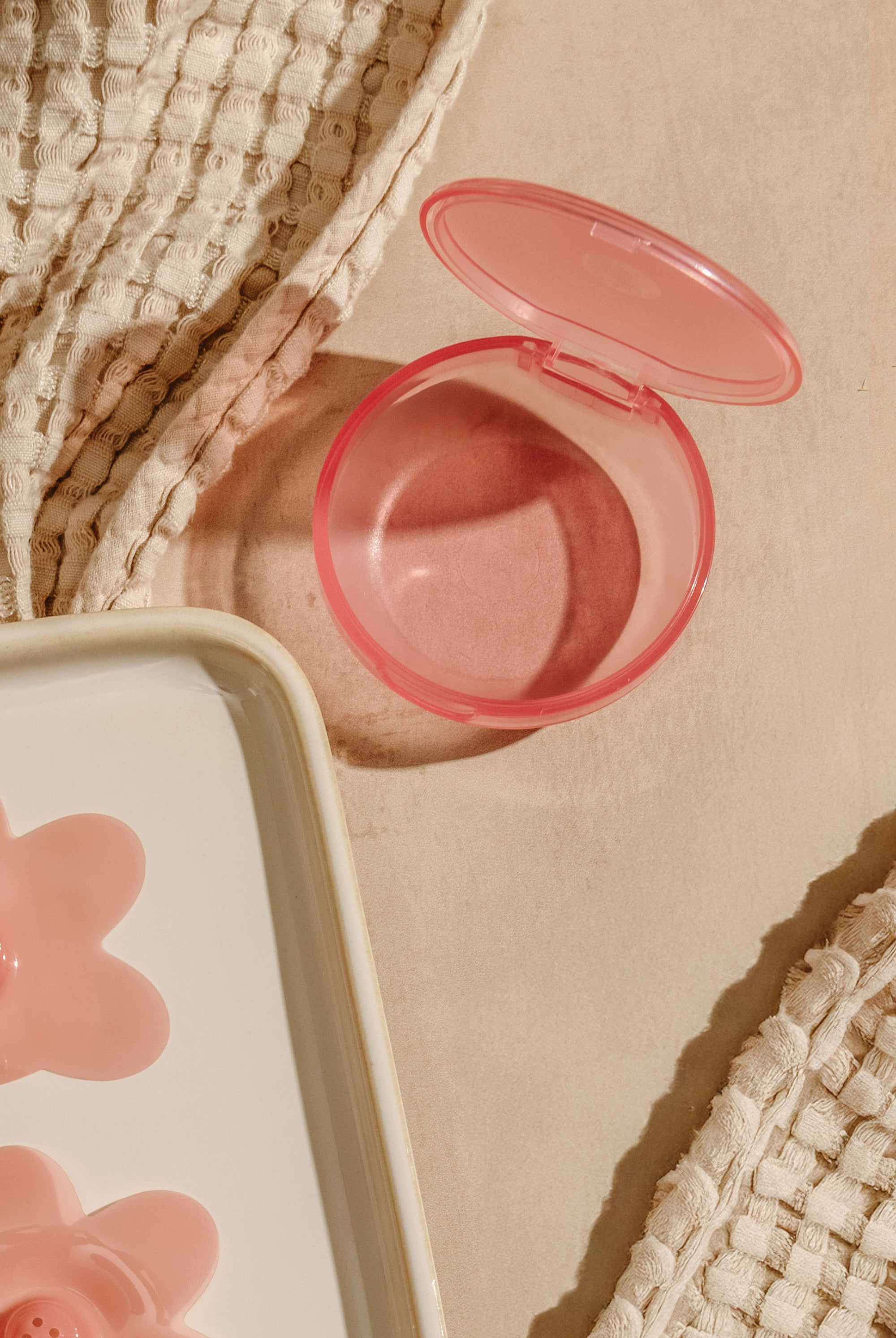 Travel storage case – durable and lightweight accessory for breastfeeding moms