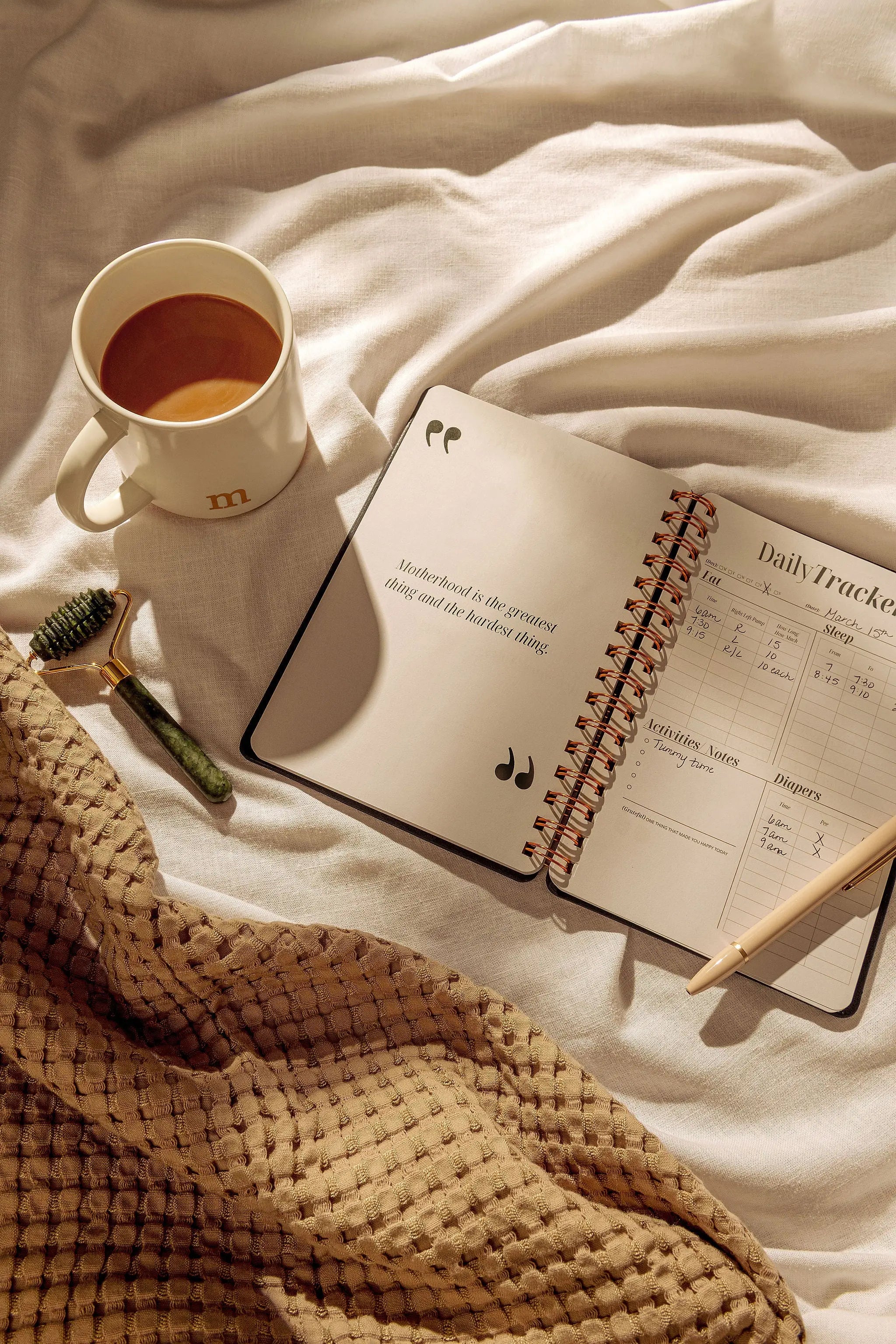 Journal: Journal Prompts for Mama + Daily Tracker for Baby Le Lolo