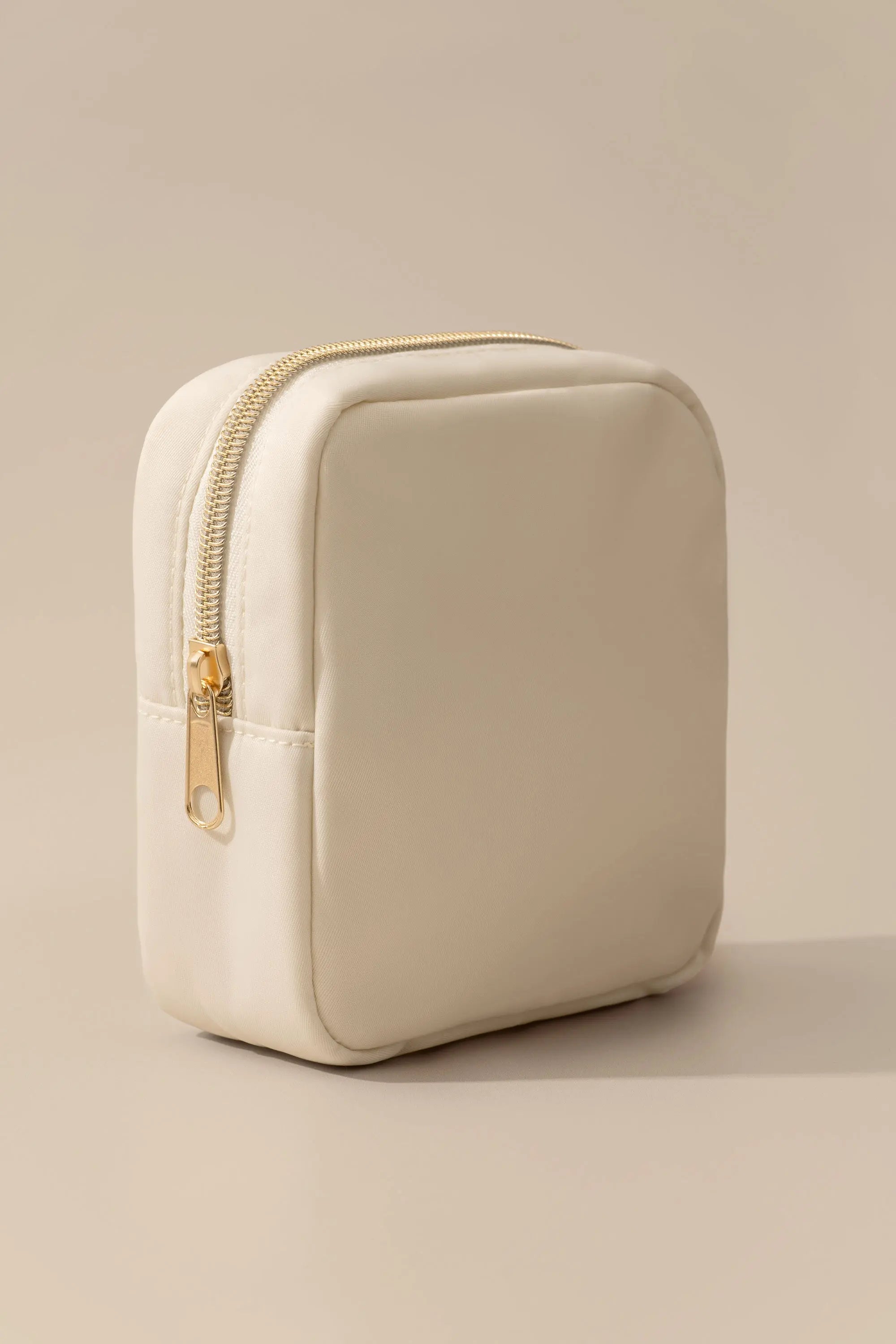 Waterproof breastfeeding accessory pouch for moms