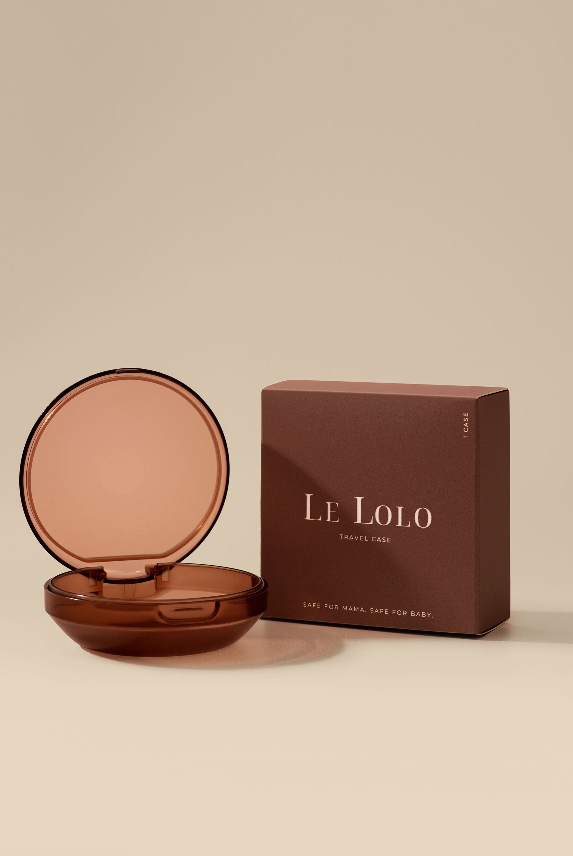 Travel case for nipple shield – compact storage case for breastfeeding accessories by Le Lolo
