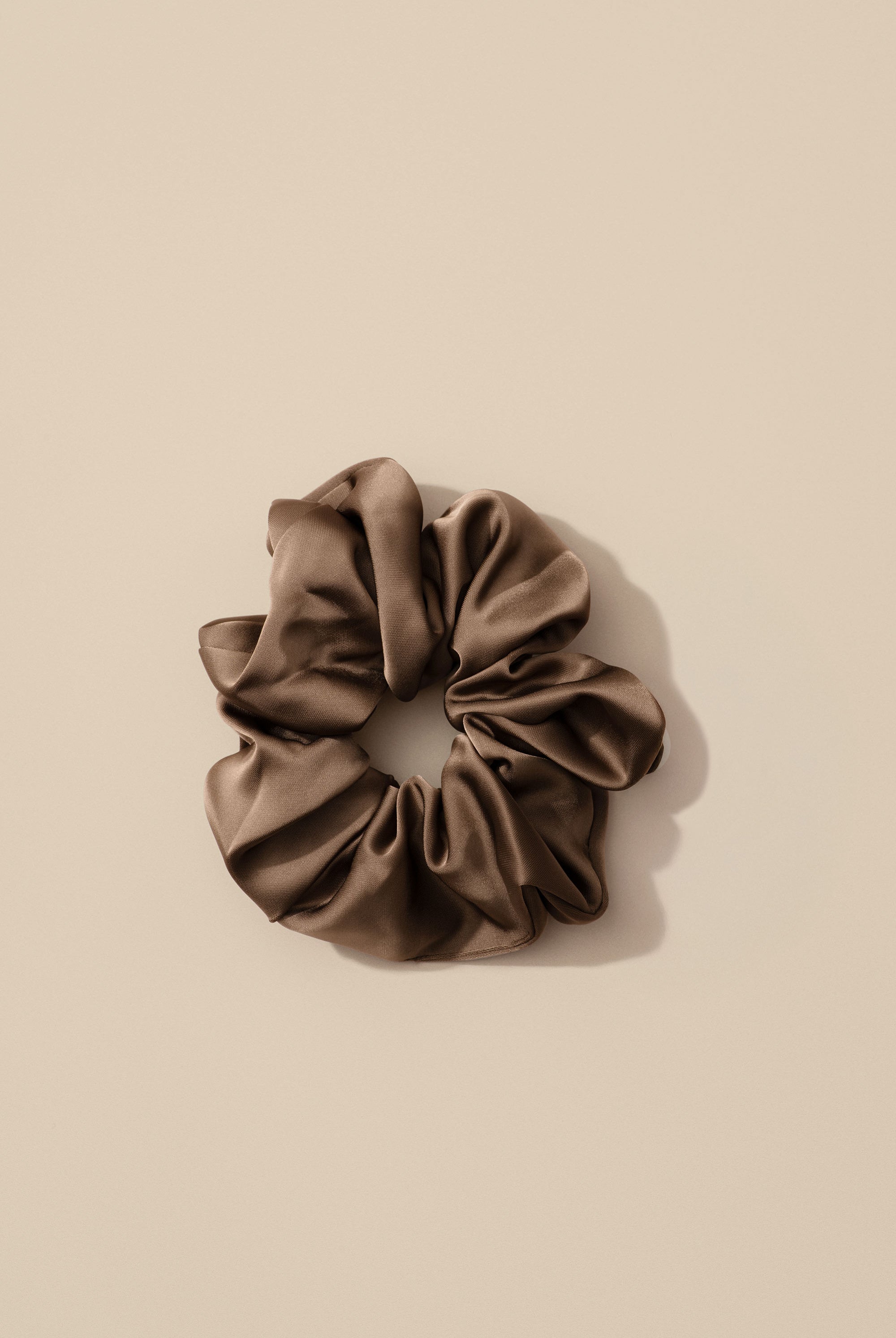 Nursing reminder scrunchie – stylish breastfeeding tracker accessory