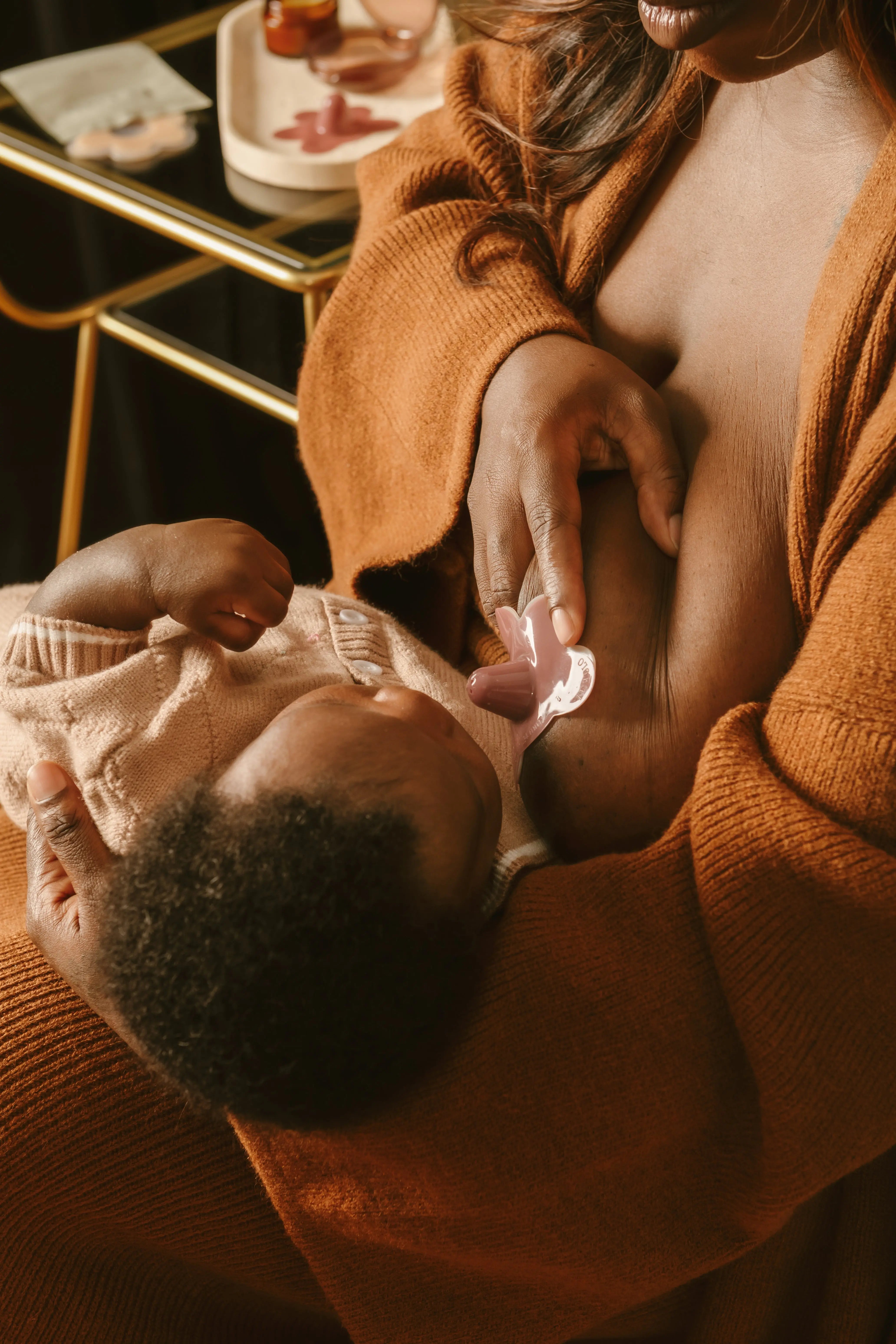 How-Do-You-Use-a-Nipple-Shield-A-Comprehensive-Guide-for-Breastfeeding-Moms Le Lolo