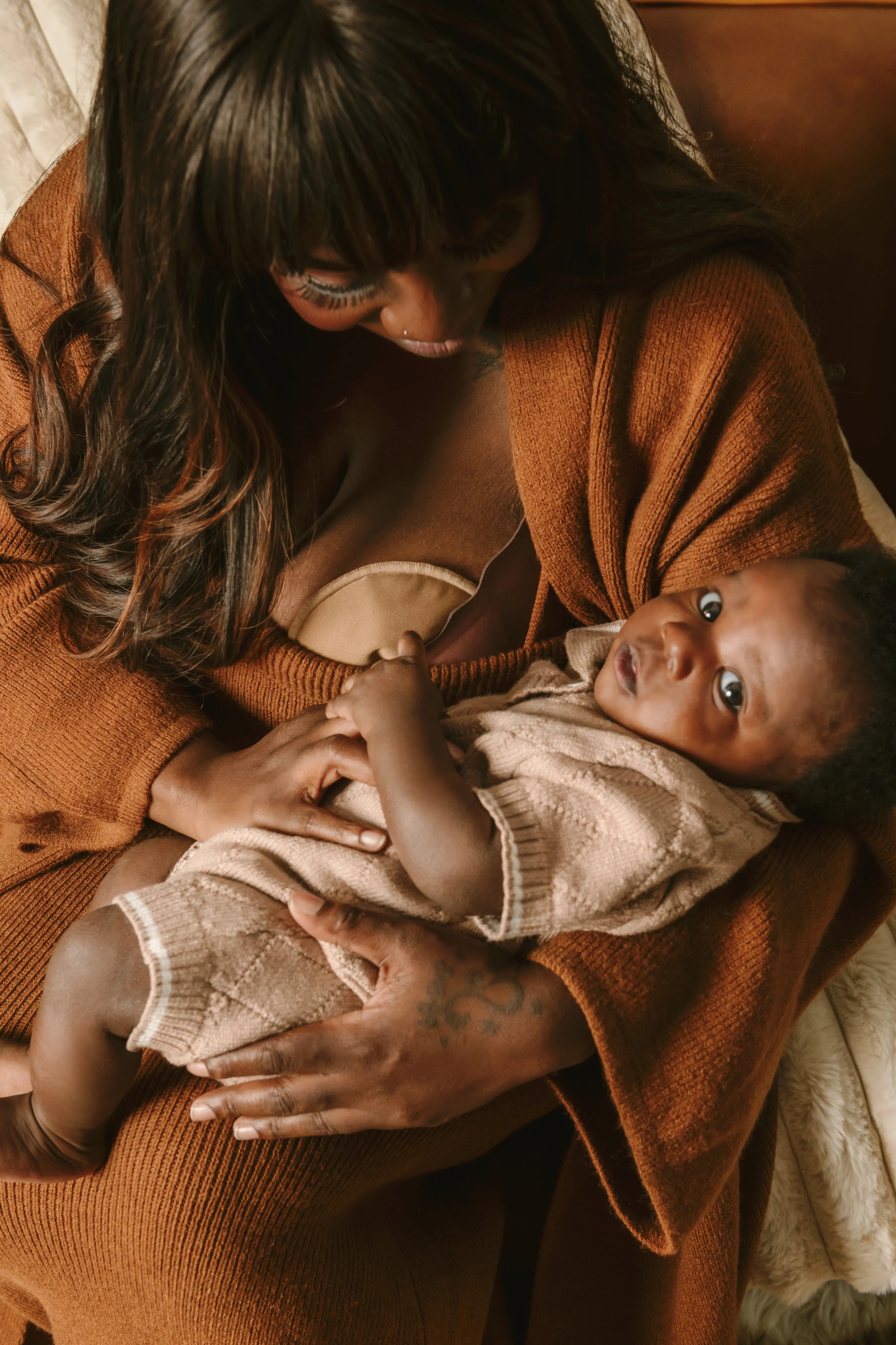 Expert-Tips-on-Breastfeeding-Positions-by-IBCLC-Clara-Day Le Lolo