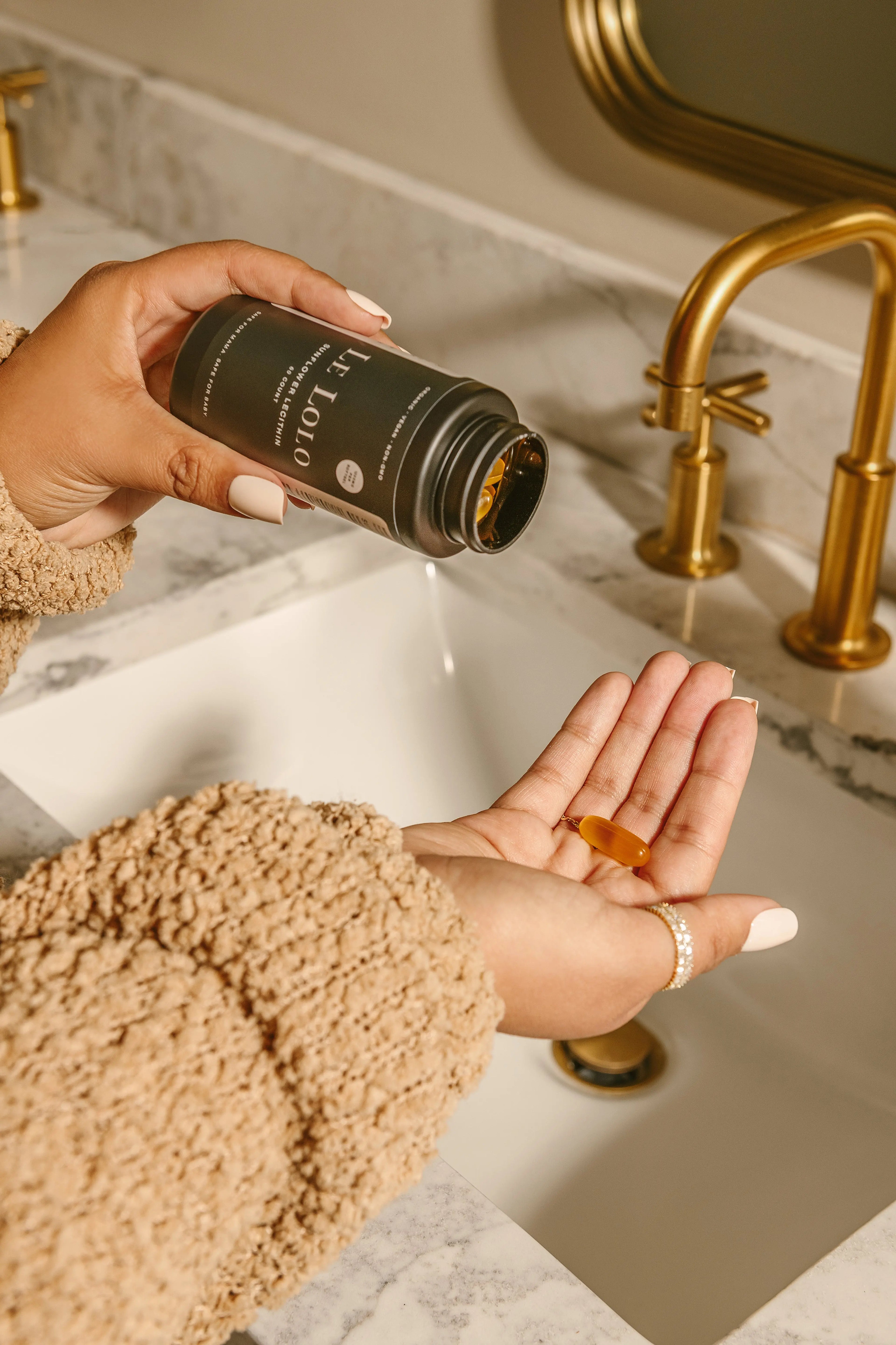 Postpartum-Self-Care-During-the-Holidays-Practical-Tips-for-New-Moms Le Lolo