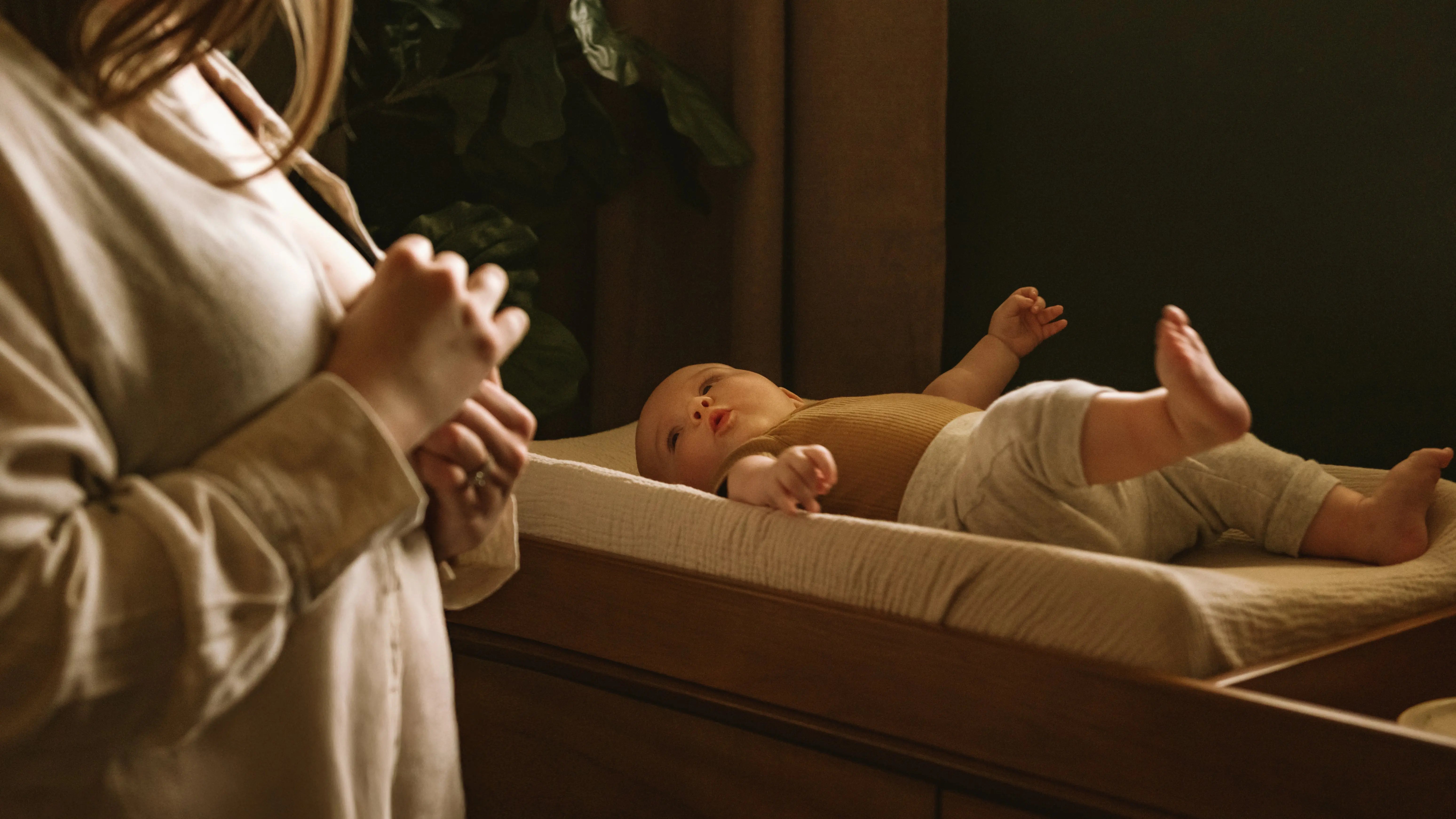 Embracing-the-Power-of-Skin-to-Skin-Contact-and-Breastfeeding-A-Bond-Like-No-Other Le Lolo