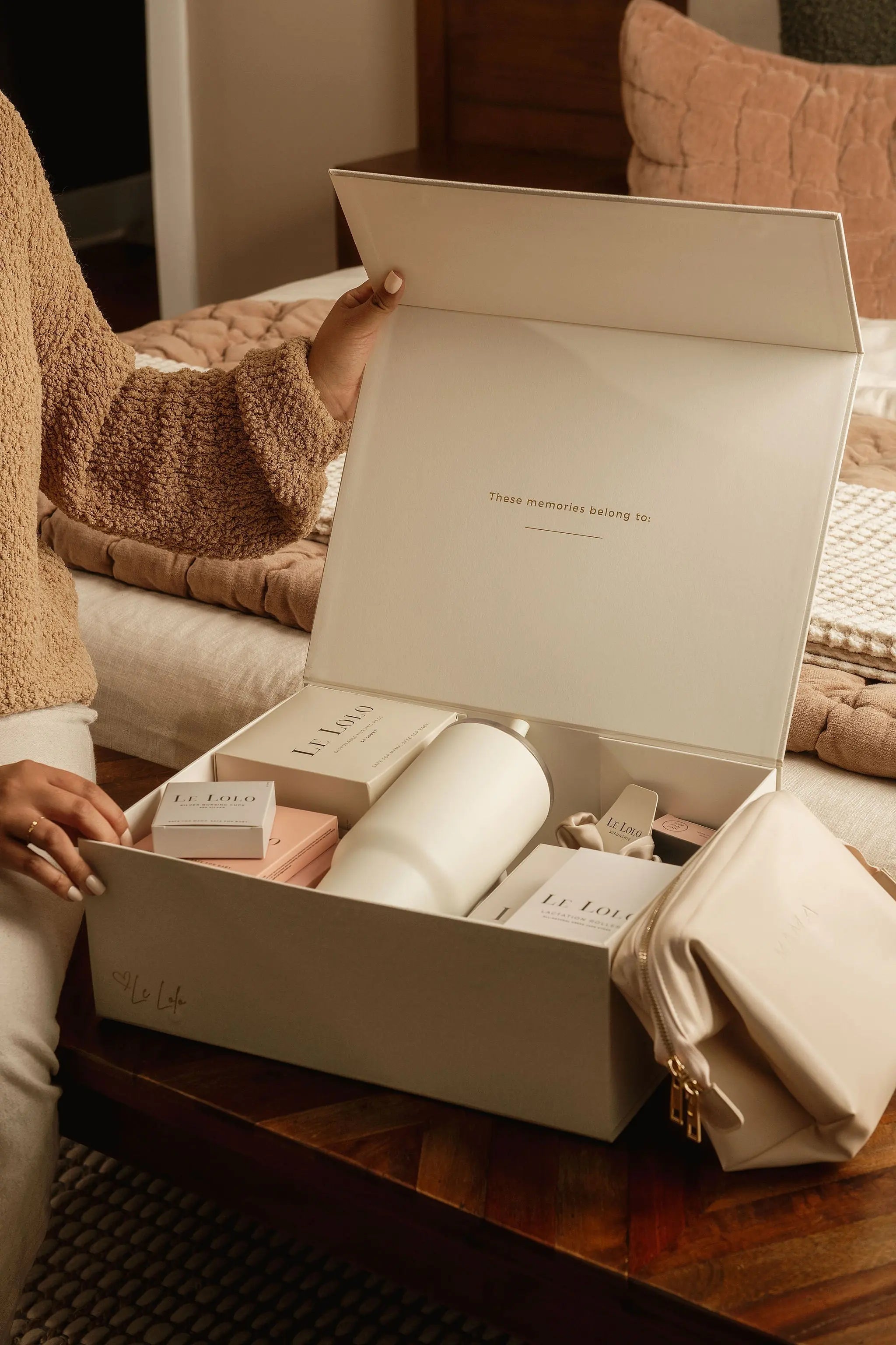 Searching-For-The-Best-Christmas-Gift-For-A-Pregnant-Mom-or-New-Mom-In-Your-Life-We-ve-Got-You-Covered. Le Lolo