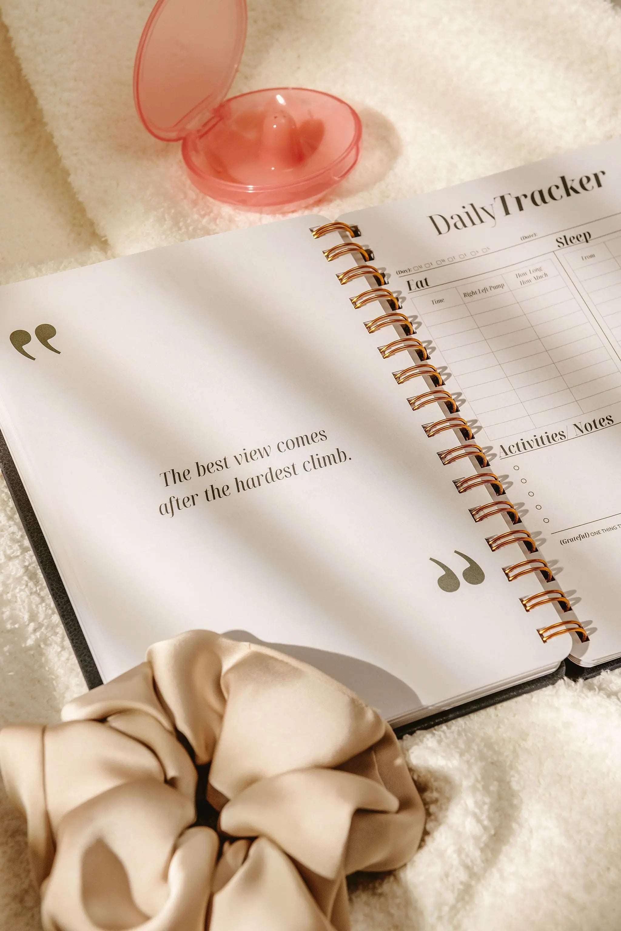 Daily tracker and journal for breastfeeding moms