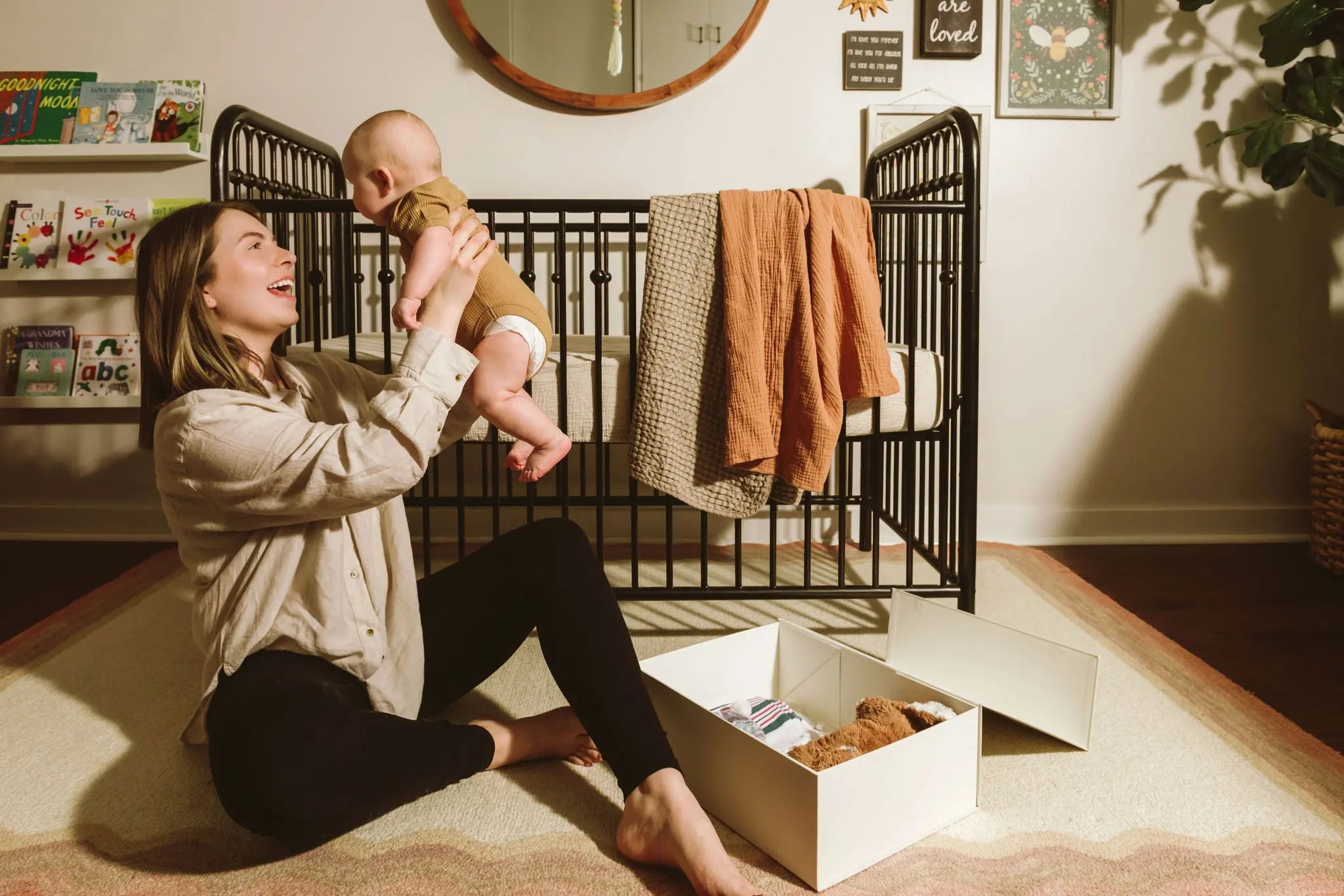 Heirloom-style baby memory box for parents