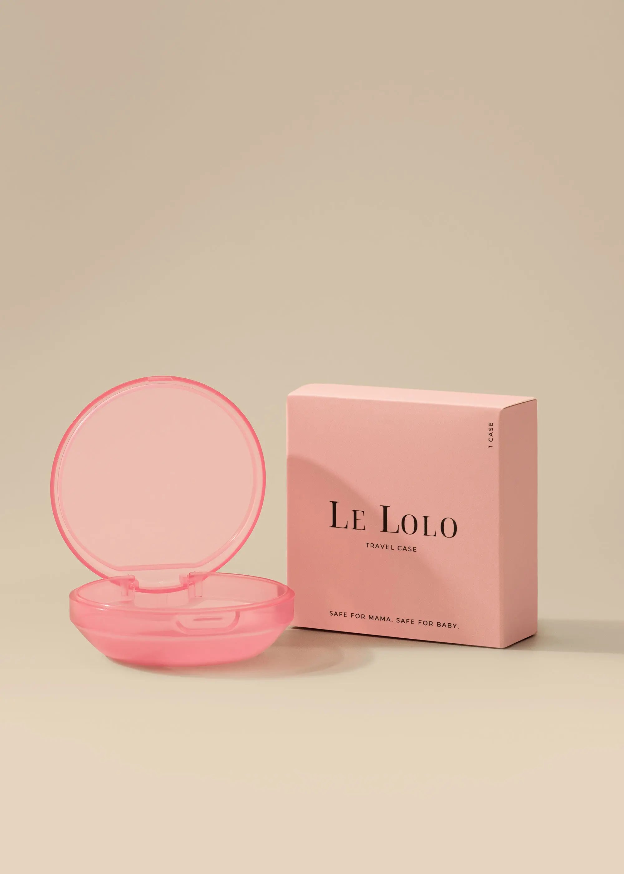 Hard-shell case for storing nipple shields cleanly